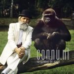 07-08-1987 Pierre Kartner and gorilla at studio Amsterdam Photo: Govert de Roos/Connu

[keywords]Posed, Eyecontact, Half Length[/keywords]